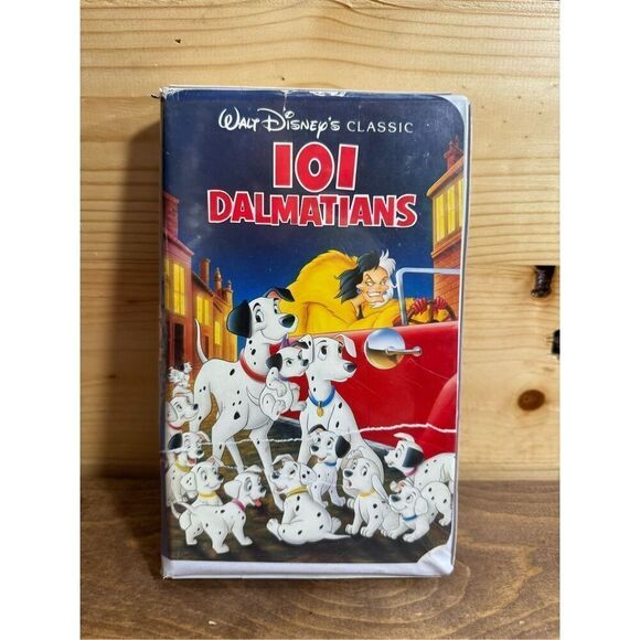 Walt Disney's 101 Dalmatians VHS Collector's Edition Black Diamond Clamshell Cas - Picture 1 of 5